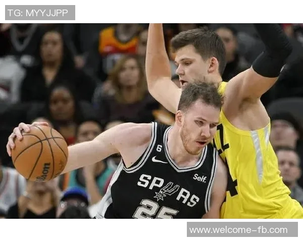 马克西半场表现惊艳13投8中砍下20分并送出4助攻正负值高达18